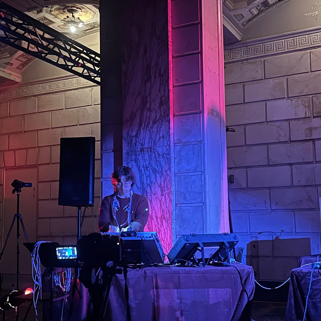 Yarn/Wire perform Tristan Perich’s Chalk / Ashley Paul 1